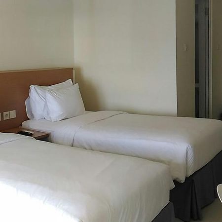 Big Fish Hotel Manado Exterior foto