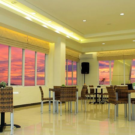 Big Fish Hotel Manado Exterior foto